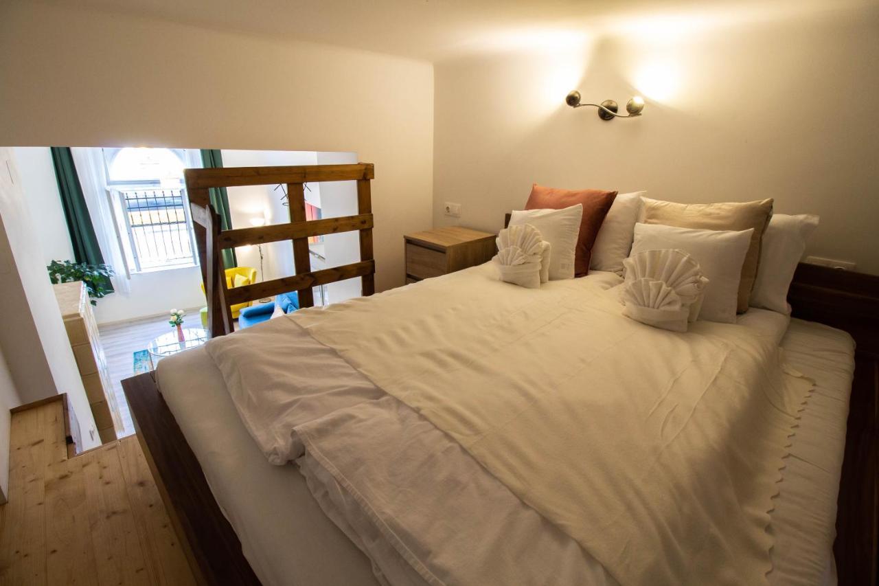 The River Apartment *